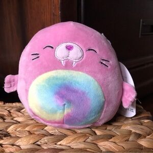 Squishmallows Rou the Walrus in size 5”